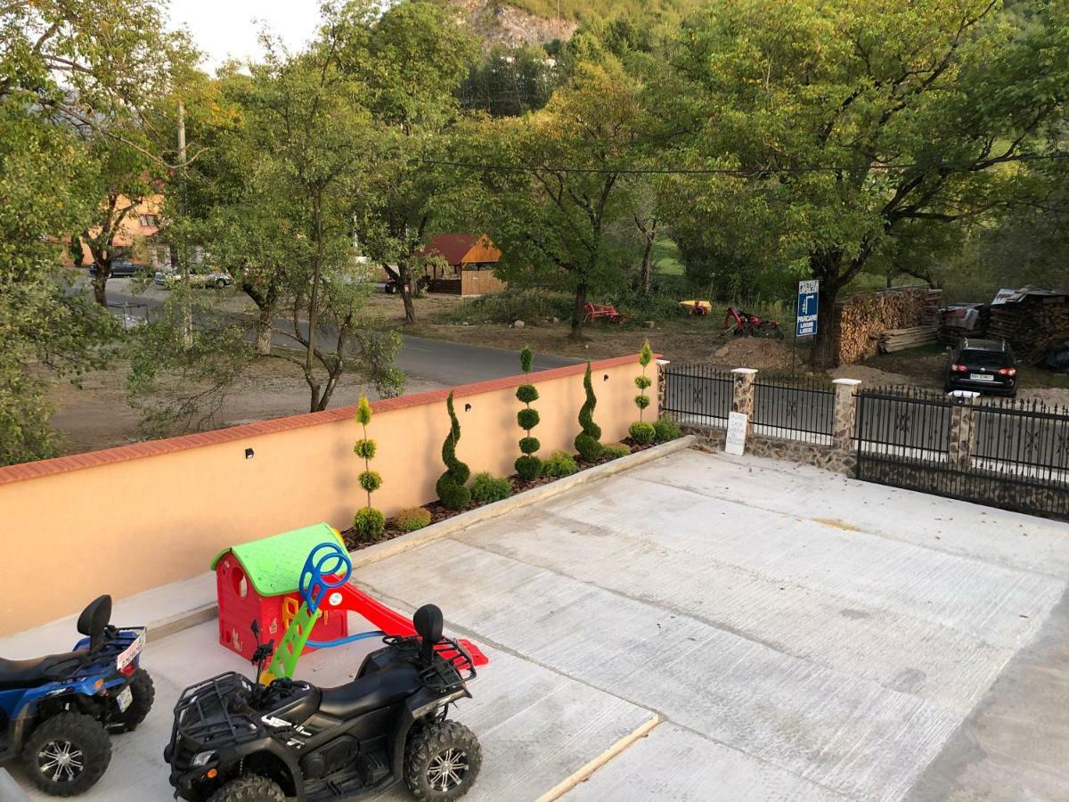 Casa Larisa Otel Chiscau Dış mekan fotoğraf